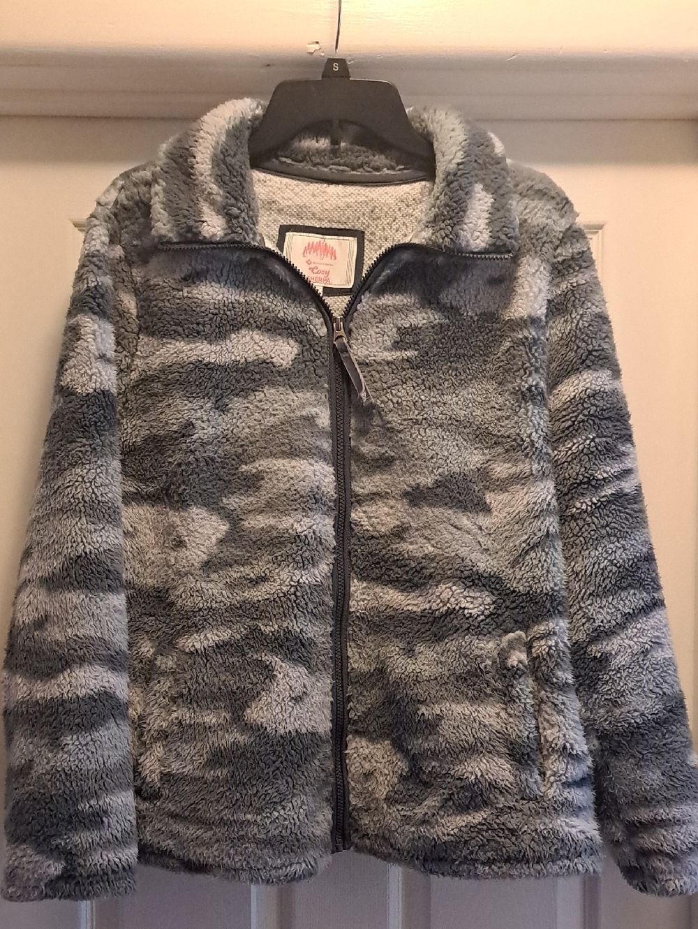 Cozy Plush Full-Zip Fleece Jacket in Gray Camo